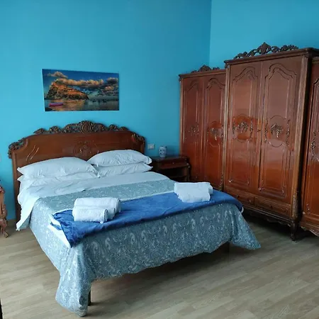 Royal בית הארחה 4*