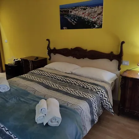 Royal בית הארחה נאפולי